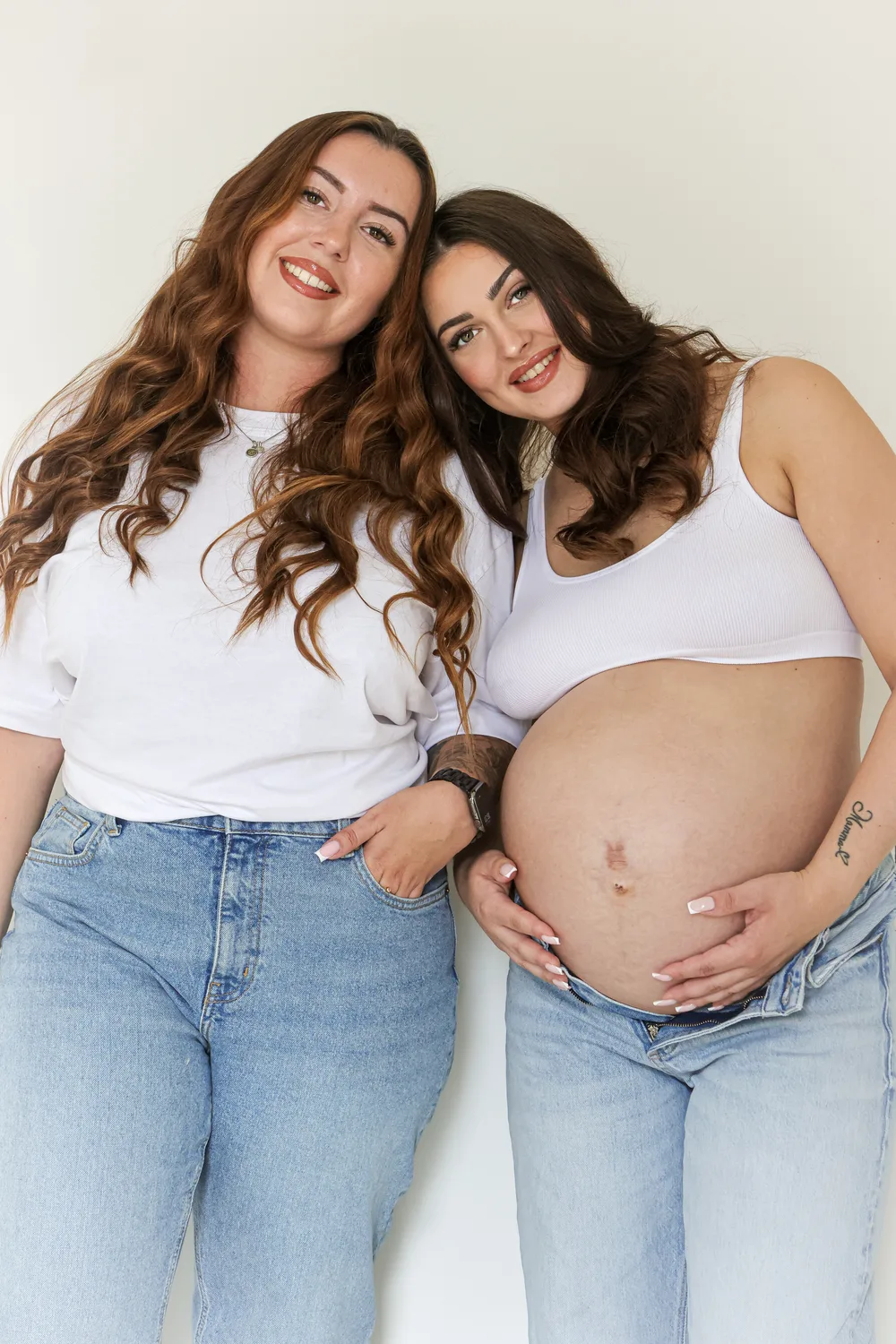 Séance photo grossesse entre deux amies réalisée à Strasbourg